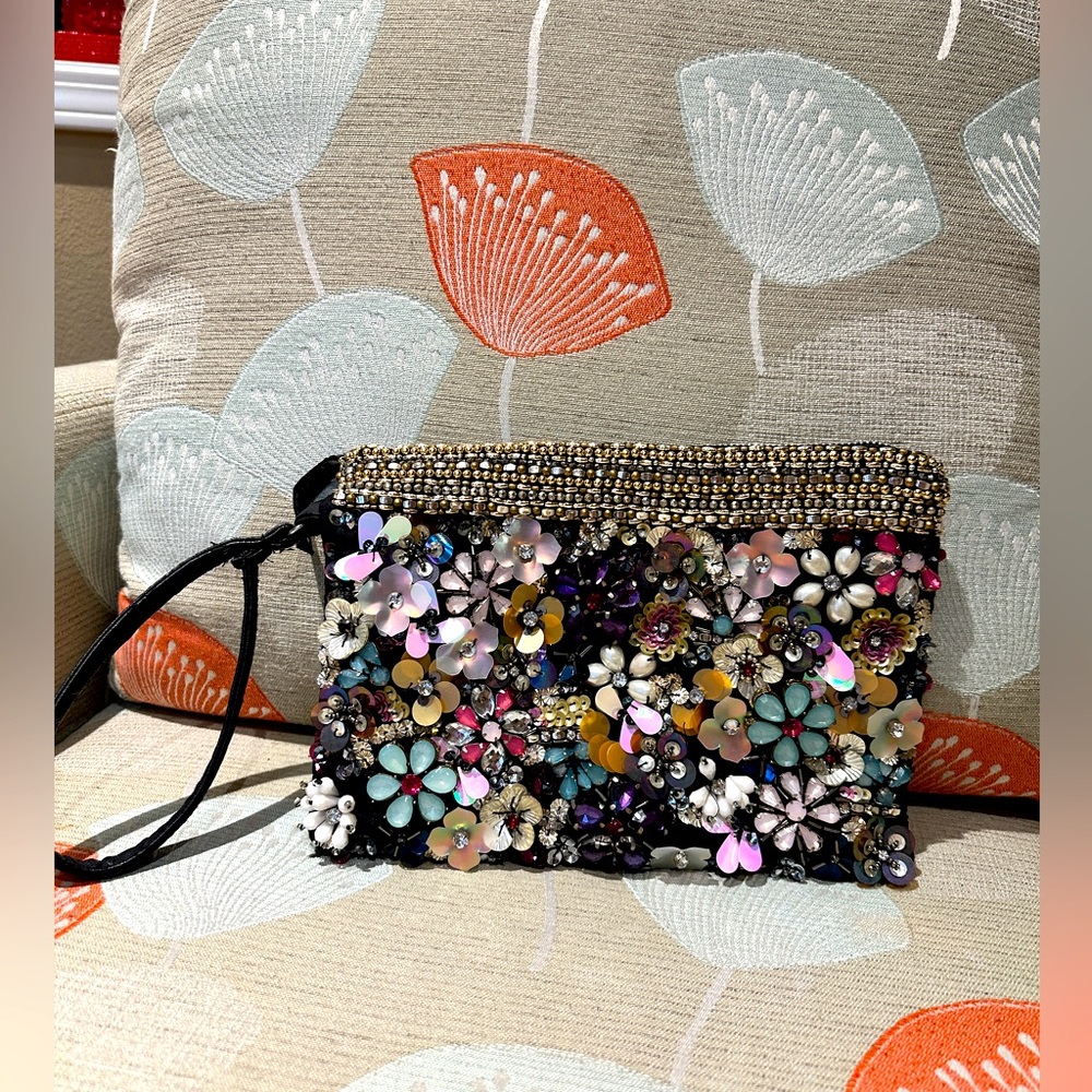 Beads clutch